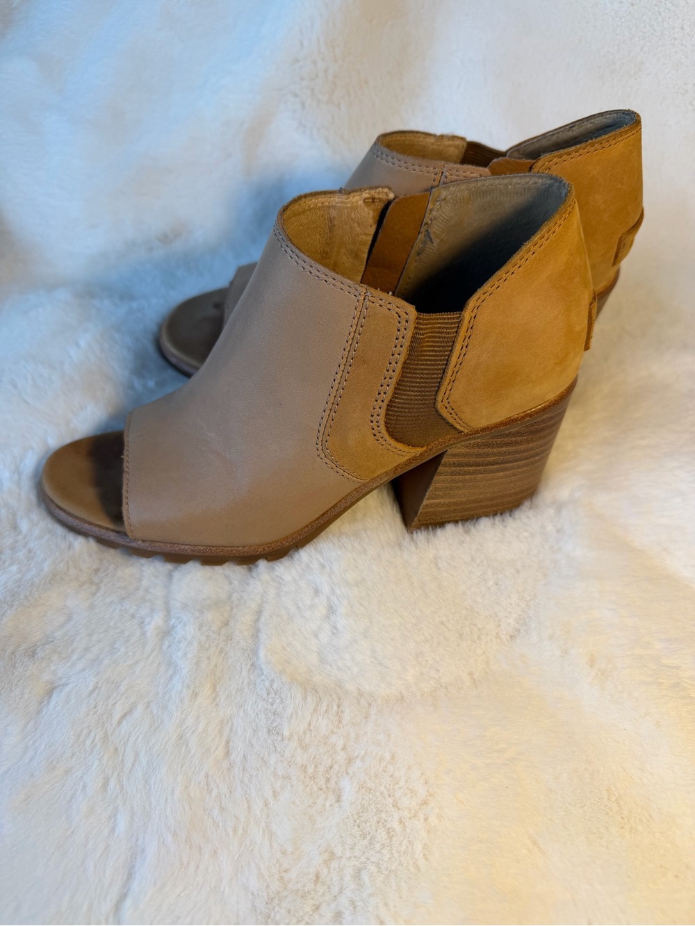 Sorel Open-Toe Block Heel Nadia Ankle Booties in Camel Size 5.5